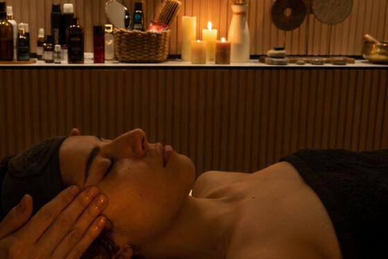 Un masaje facial + cuello y hombros para 1 en Relax VLC en Valencia