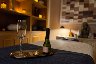 Un masaje facial + cuello y hombros para 1 en Relax VLC en Valencia