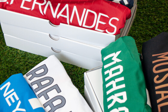 Camiseta de fútbol sorpresa con estampado oficial
