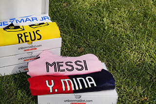 Camiseta de fútbol sorpresa con estampado oficial