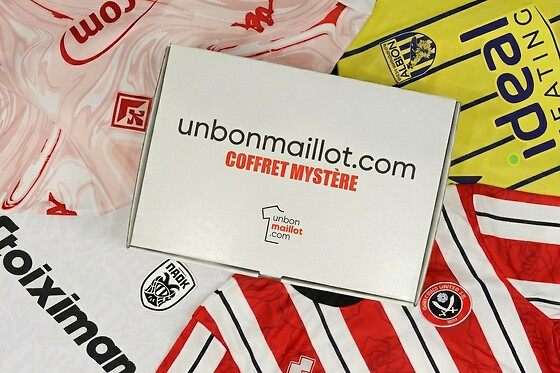 Camiseta de fútbol sorpresa con estampado oficial
