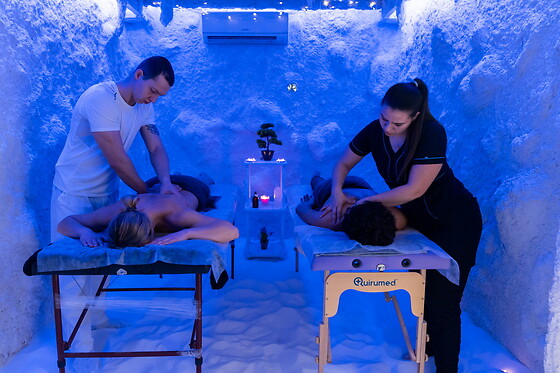 Un masaje en pareja en Cueva de Sal con Spa Romántico en Cueva de Sal Salsana en Barcelona