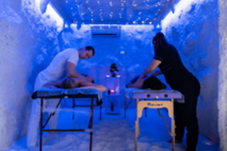 Un masaje en pareja en Cueva de Sal con Spa Romántico en Cueva de Sal Salsana en Barcelona