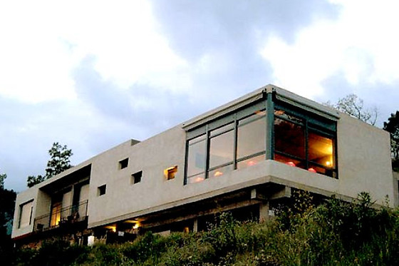 Una noche con desayuno y cena para 2 en Hotel Restaurante La Canela en Piedralaves (Ávila)