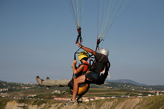 Un vuelo en parapente biplaza para 2 en Parapente Factory en Sopelana (Vizcaya)