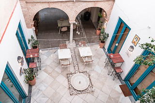 Una noche en habitación superior para 2 en Hotel Boutique Albaicín** en Coín (Málaga)