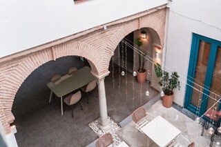 Una noche en habitación superior para 2 en Hotel Boutique Albaicín** en Coín (Málaga)