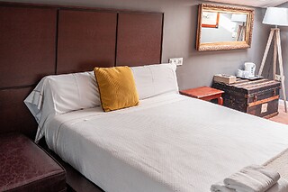 Una noche en habitación superior para 2 en Hotel Boutique Albaicín** en Coín (Málaga)