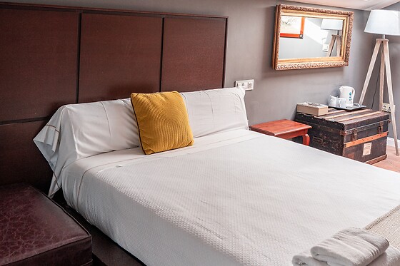 Una noche en habitación superior para 2 en Hotel Boutique Albaicín** en Coín (Málaga)