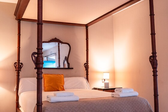 Una noche en habitación superior para 2 en Hotel Boutique Albaicín** en Coín (Málaga)