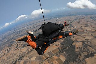 Un vuelo panorámico sobre la cuidad de Valliadolid y caida libre para 1 en Skydive Valladolid en Matilla de los Caños (Valladolid)
