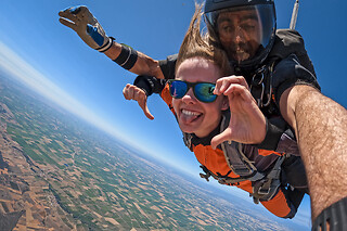 Un vuelo panorámico sobre la cuidad de Valliadolid y caida libre para 1 en Skydive Valladolid en Matilla de los Caños (Valladolid)