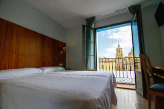 Una noche para 3 en Hotel Hispania en Zaragoza