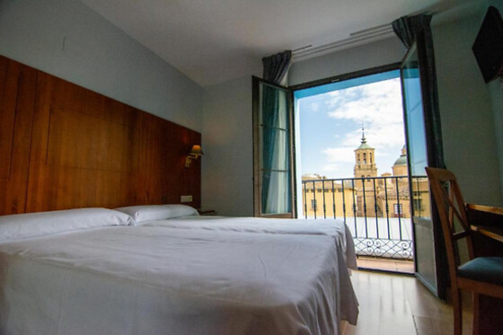 Una noche para 3 en Hotel Hispania en Zaragoza