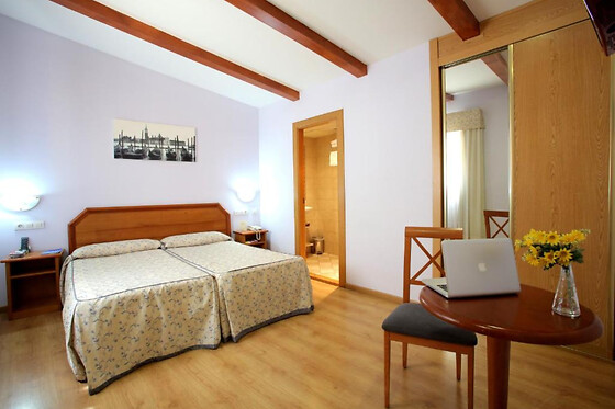Una noche para 3 en Hotel Hispania en Zaragoza