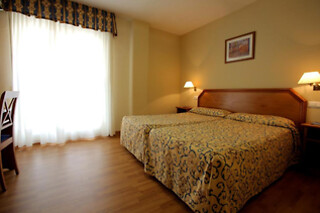 Una noche para 3 en Hotel Hispania en Zaragoza