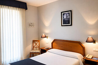 Una noche para 3 en Hotel Hispania en Zaragoza
