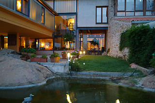 Una noche con desayuno para 2 en Hotel El Turcal**** en Torremenga (Cáceres)