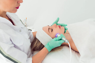 Una higiene facial para 1 en Centro de Estética Avanzada y Peluquería Inma Fernández en Vila-real (Castellón)