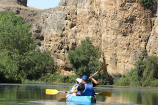 Una experiencia de piragüismo para 4 personas en Duraventour en San Miguel de Bernuy (Segovia)