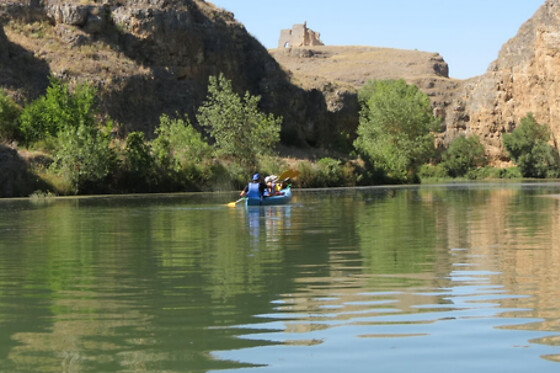 Una experiencia de piragüismo para 4 personas en Duraventour en San Miguel de Bernuy (Segovia)