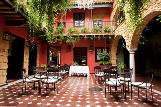 Una noche en suite junior con experiencia bienestar y desayuno para 2 en La Casona de Calderón**** en Osuna (Sevilla)