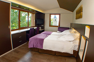 Dos noches con desayuno en habitación doble superior con bañera de hidromasaje para 2 en Hotel Mirador en Lles de Cerdanya (Lérida)