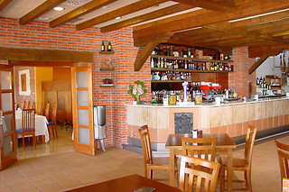 Una noche con desayuno y degustación para 2 en Hotel Cristina**** en Noreña (Asturias)