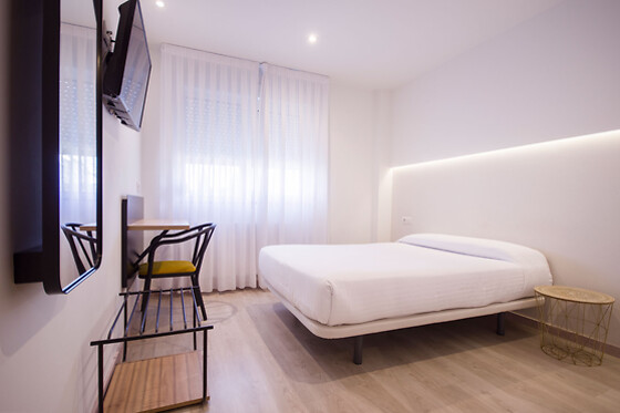 Una noche en habitación triple con desayuno para 3 en U Hotel Darío Lugo** en Lugo