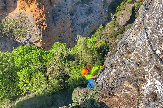Una experiencia de vía ferrata y barranco para 2 en Amadablam Aventura en Guadarrama (Madrid)