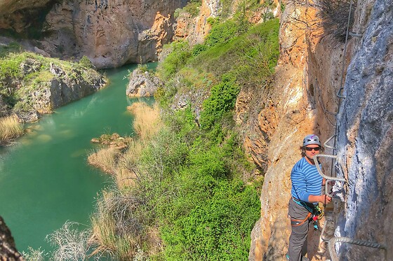 Una experiencia de vía ferrata y barranco para 2 en Amadablam Aventura en Guadarrama (Madrid)