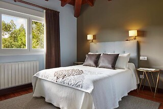 Una noche con desayuno y experiencia bienestar para 2 en Hotel Txoriene en Arrieta (Bizkaia)