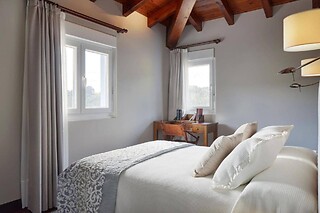 Una noche con desayuno y experiencia bienestar para 2 en Hotel Txoriene en Arrieta (Bizkaia)