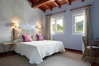 Una noche con desayuno y experiencia bienestar para 2 en Hotel Txoriene en Arrieta (Bizkaia)