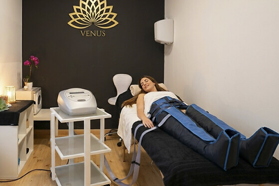 Un tratamiento de rejuvenecimiento facial para 1 en Venus Dermoestética en Collado Villalba (Madrid)