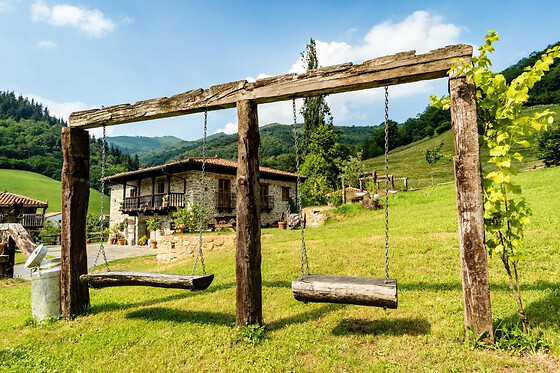 Una noche en habitación superior con desayuno para 2 en Casona de El Castañíu en Serrapio Aller (Asturias)