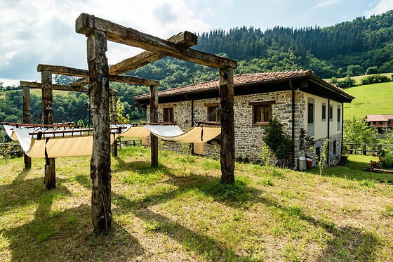 Una noche en habitación superior con desayuno para 2 en Casona de El Castañíu en Serrapio Aller (Asturias)
