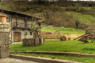 Una noche en habitación superior con desayuno para 2 en Casona de El Castañíu en Serrapio Aller (Asturias)