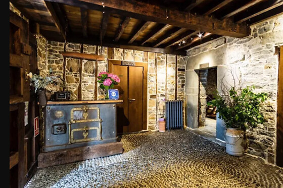 Una noche en habitación superior con desayuno para 2 en Casona de El Castañíu en Serrapio Aller (Asturias)