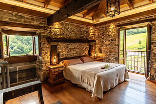 Una noche en habitación superior con desayuno para 2 en Casona de El Castañíu en Serrapio Aller (Asturias)