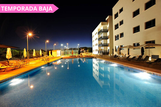 Una noche con desayuno para 2 en Apartamentos Leo Deluxe en Punta Umbría (Huelva)