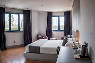 Una noche en habitación superior con bañera hidromasaje y desayuno para 2 en Alda Carballo*** en Carballo (A Coruña)