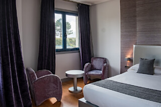 Una noche en habitación superior con bañera hidromasaje y desayuno para 2 en Alda Carballo*** en Carballo (A Coruña)
