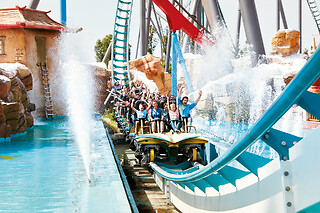 Especial Comunión: PortAventura 1 día 1 parque - 2 adultos 1 niño