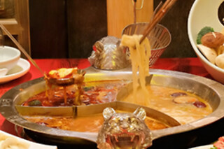 Una comida o una cena para 2 en Yuanlaosi Hotpot en Sevilla