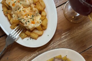 Una comida o una cena para 2 en Singular de Cantalobos en Sevilla