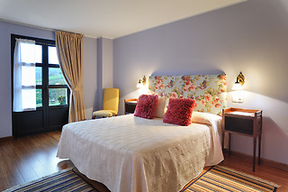 Dos noches con desayunos y cenas en apartamento de 1 habitación para 2 en La Casona de la Roza en Villaviciosa (Asturias)