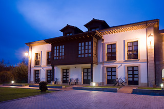 Dos noches con desayunos y cenas en apartamento de 1 habitación para 2 en La Casona de la Roza en Villaviciosa (Asturias)