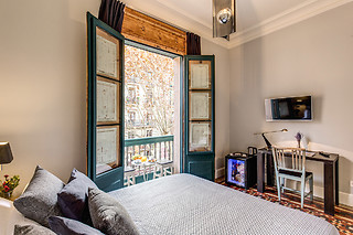 Una noche en habitación doble con balcón con desayuno para 2 en We Boutique Hotel en Barcelona