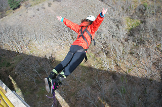 Un salto puenting para 2 en Highjump Salto Límite en Buitrago del Lozoya (Madrid)